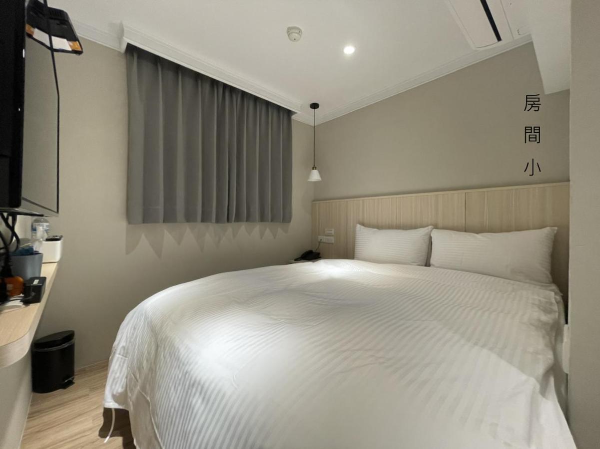 Yoshi Hotel - Tainan Station Branch Extérieur photo