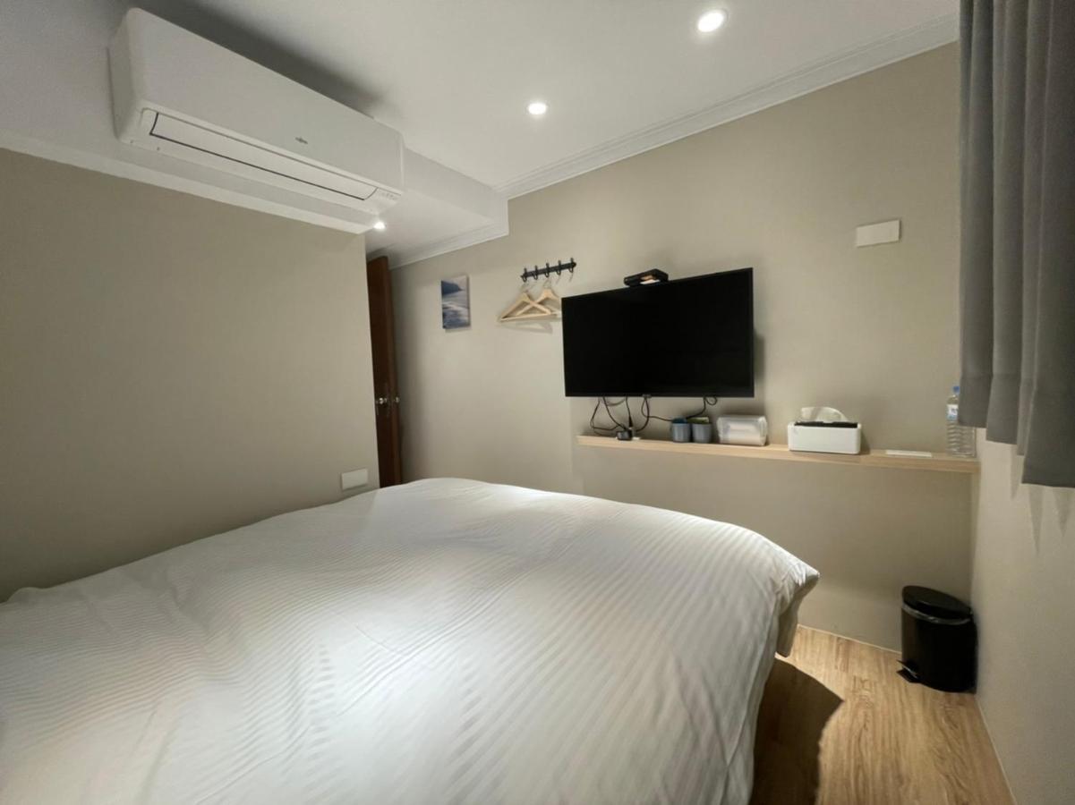 Yoshi Hotel - Tainan Station Branch Extérieur photo