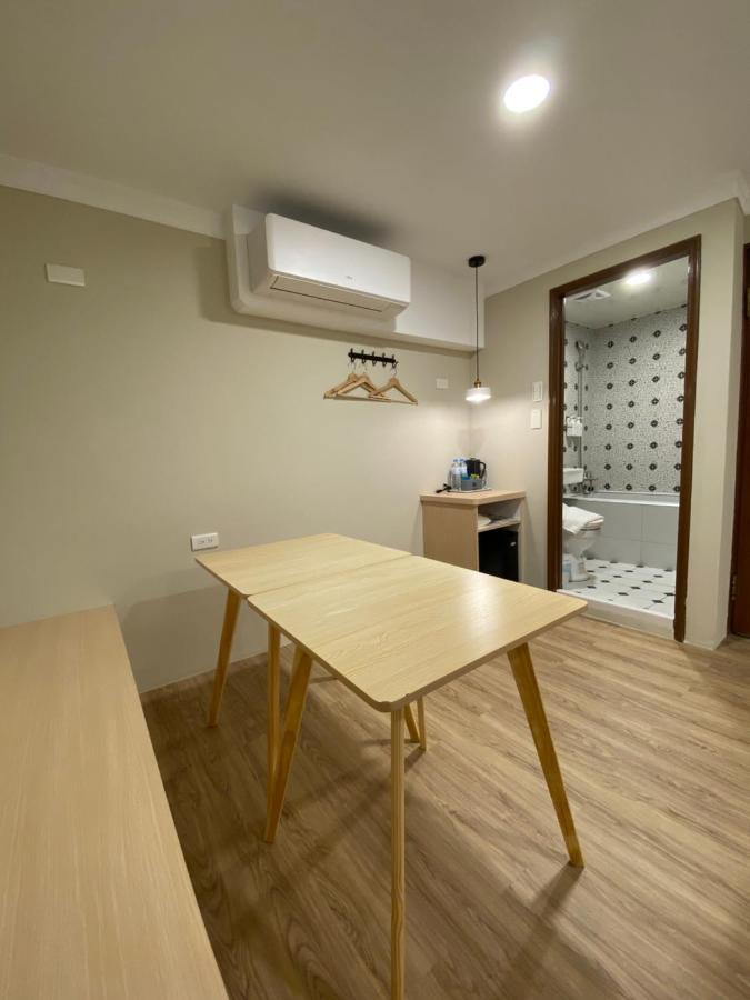 Yoshi Hotel - Tainan Station Branch Extérieur photo