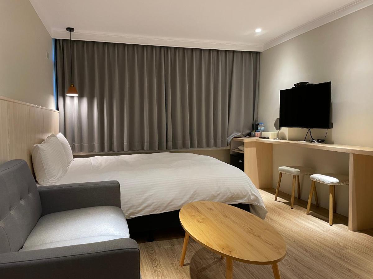 Yoshi Hotel - Tainan Station Branch Extérieur photo