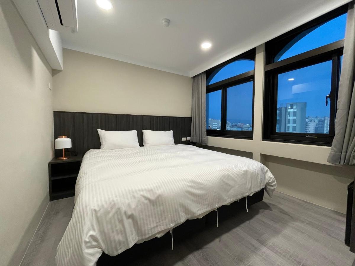 Yoshi Hotel - Tainan Station Branch Extérieur photo