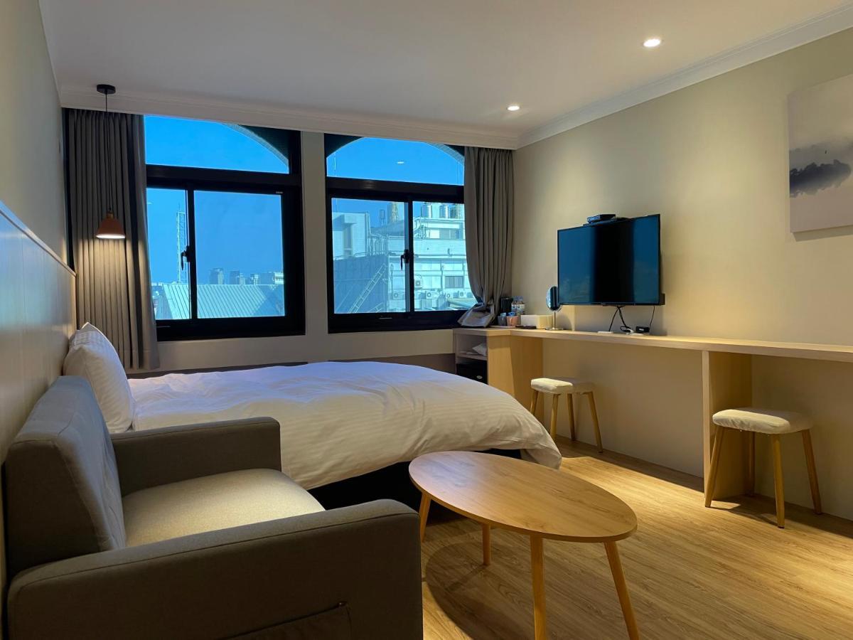 Yoshi Hotel - Tainan Station Branch Extérieur photo