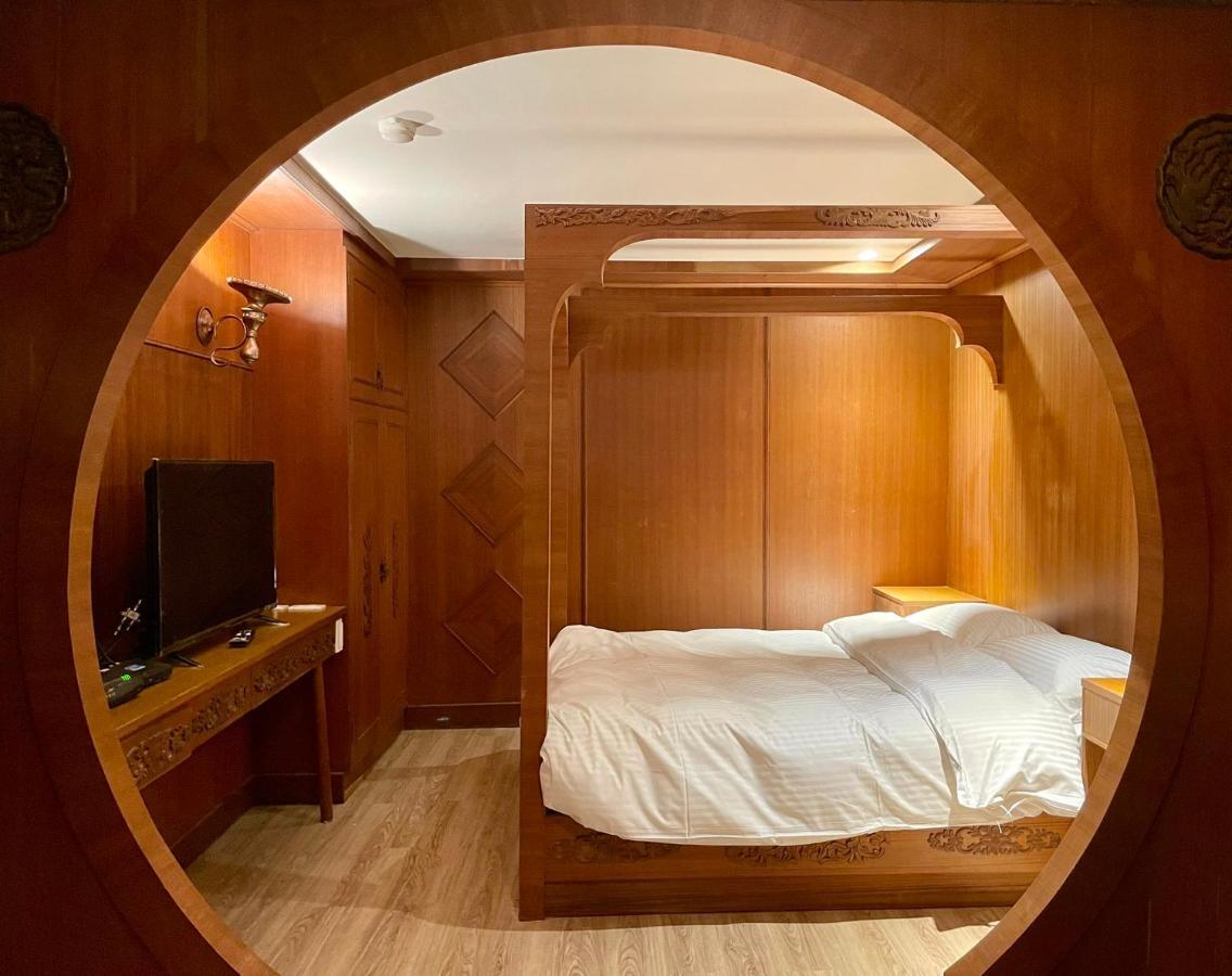 Yoshi Hotel - Tainan Station Branch Extérieur photo