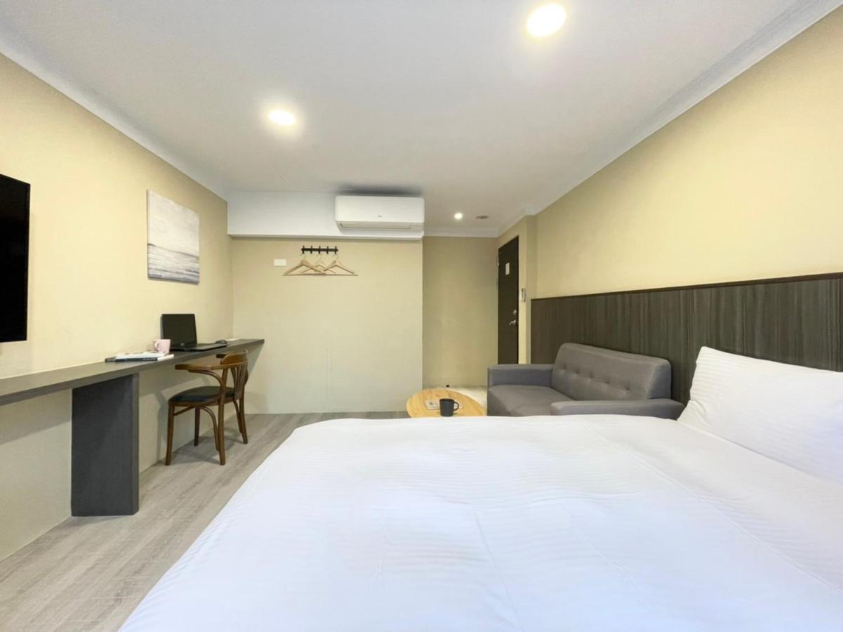 Yoshi Hotel - Tainan Station Branch Extérieur photo