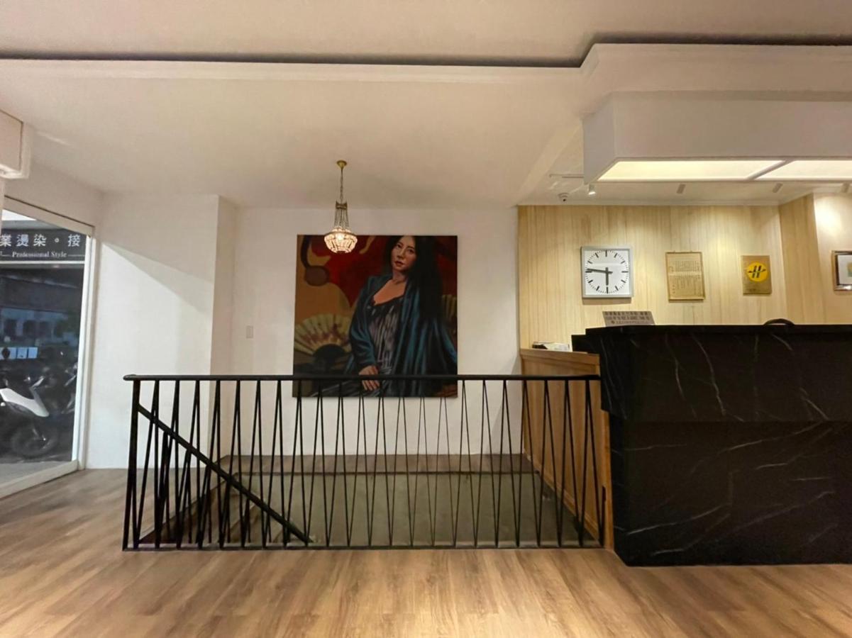 Yoshi Hotel - Tainan Station Branch Extérieur photo