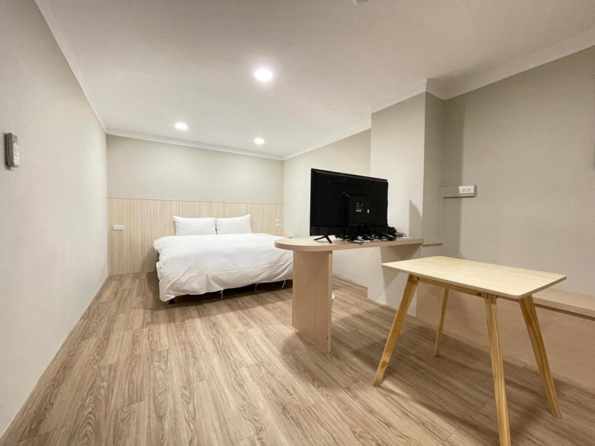 Yoshi Hotel - Tainan Station Branch Extérieur photo