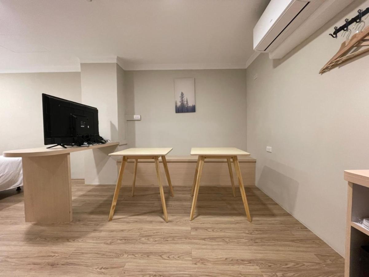 Yoshi Hotel - Tainan Station Branch Extérieur photo