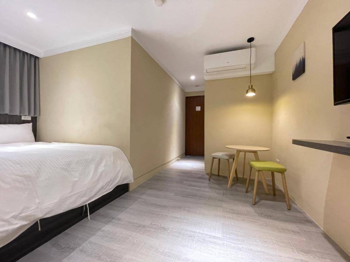 Yoshi Hotel - Tainan Station Branch Extérieur photo