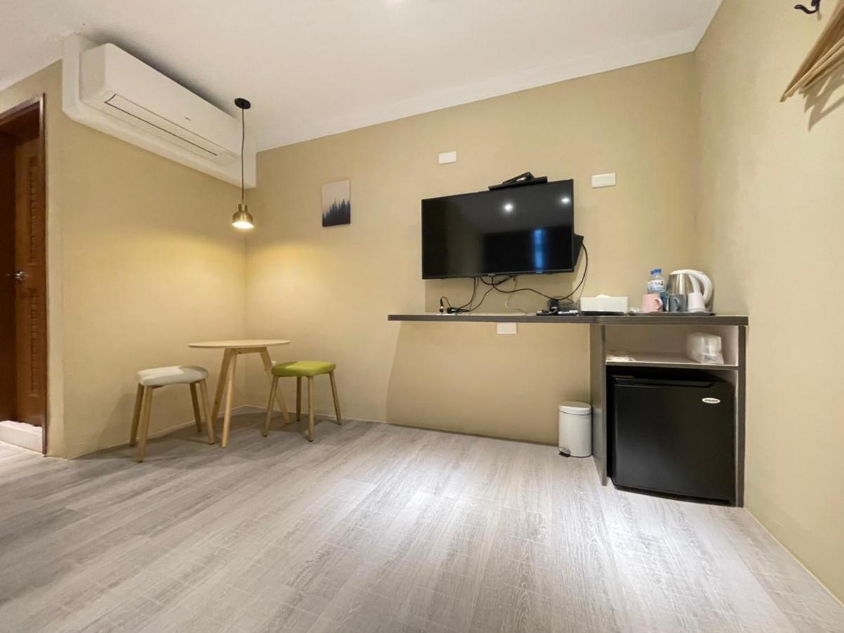 Yoshi Hotel - Tainan Station Branch Extérieur photo