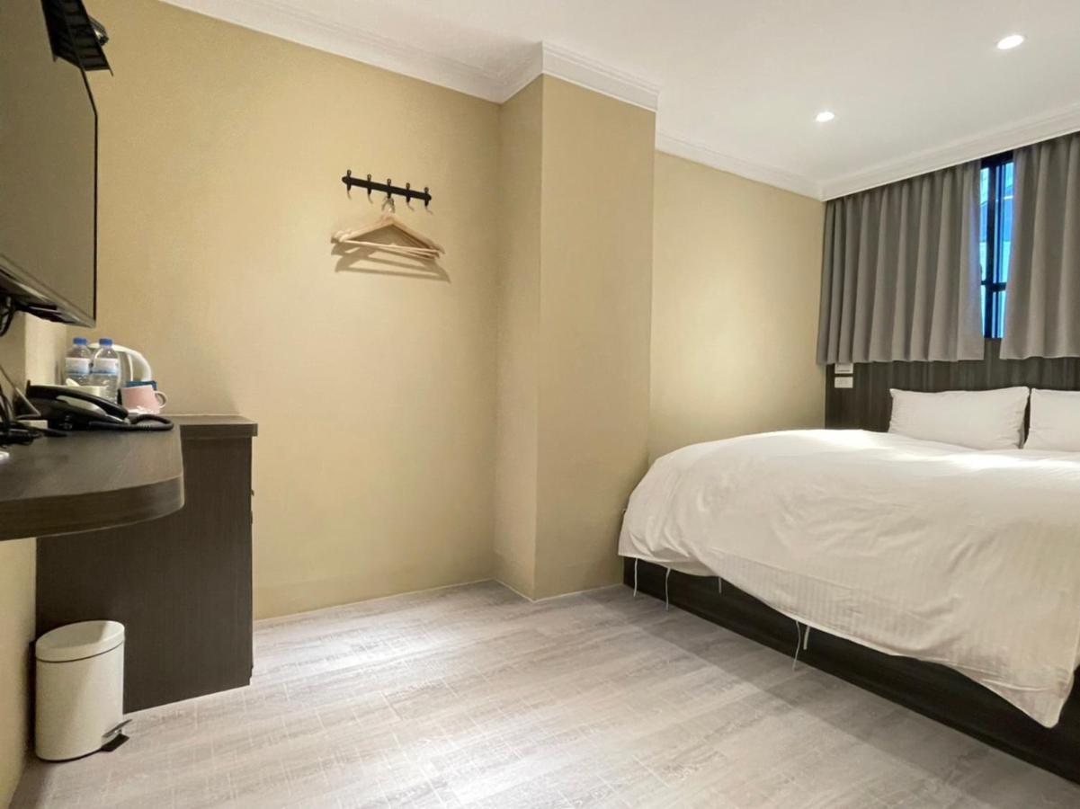 Yoshi Hotel - Tainan Station Branch Extérieur photo