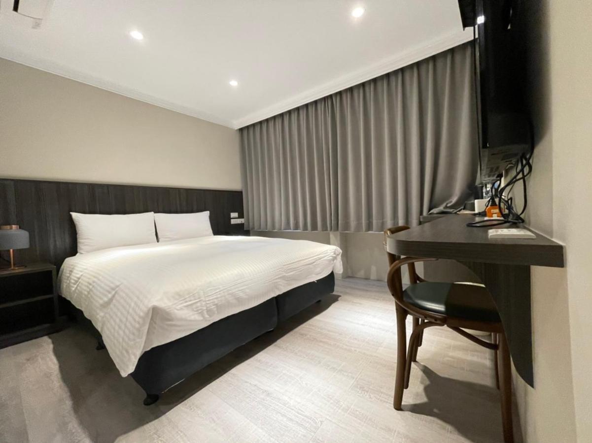Yoshi Hotel - Tainan Station Branch Extérieur photo