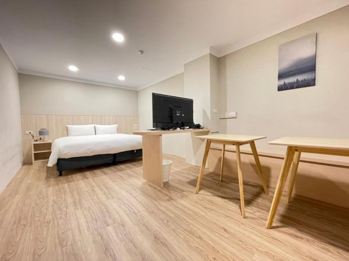 Yoshi Hotel - Tainan Station Branch Extérieur photo