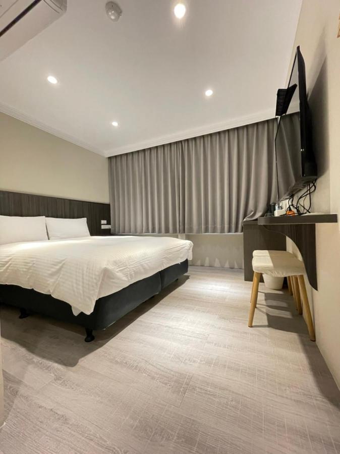 Yoshi Hotel - Tainan Station Branch Extérieur photo