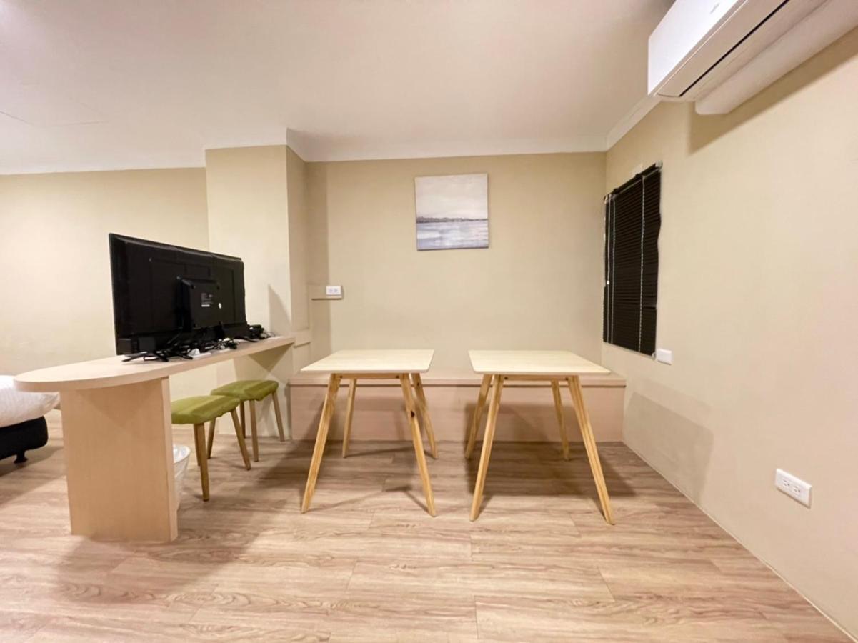 Yoshi Hotel - Tainan Station Branch Extérieur photo