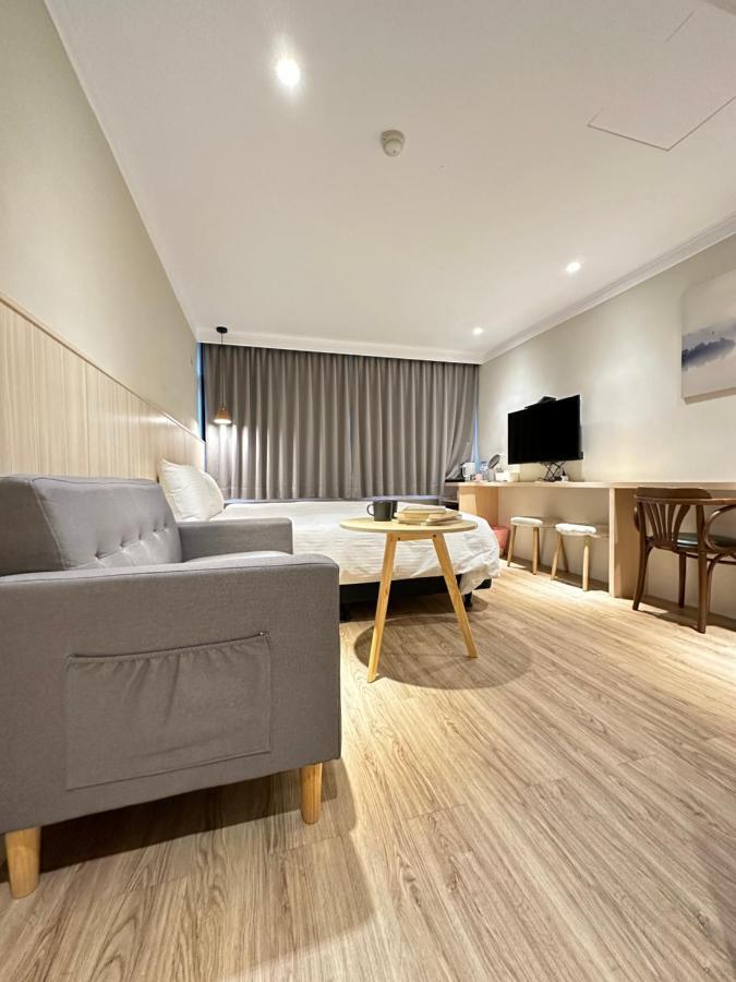 Yoshi Hotel - Tainan Station Branch Extérieur photo