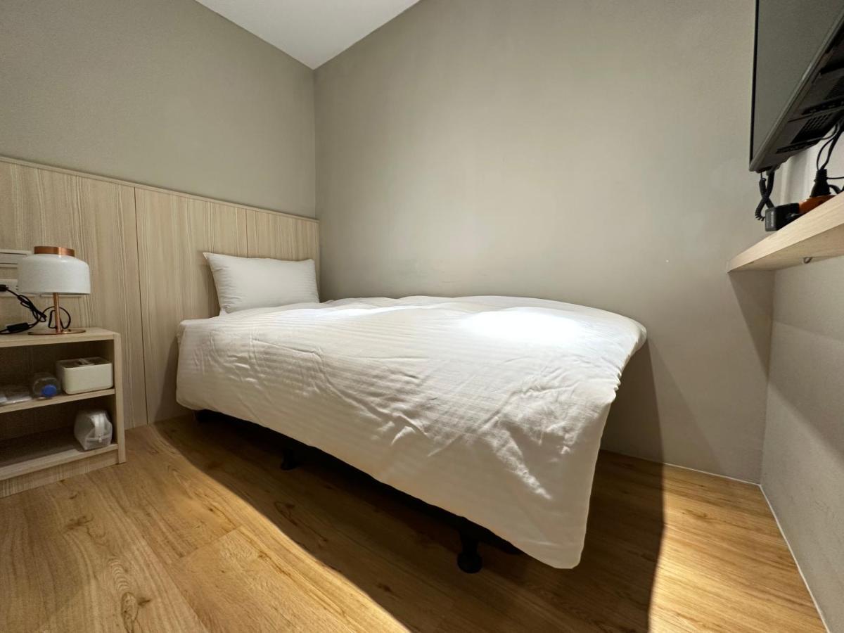 Yoshi Hotel - Tainan Station Branch Extérieur photo